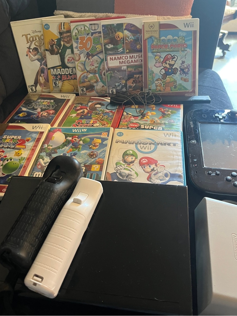 Wii and Wii U game bundle gamer video 2 systems 11 games